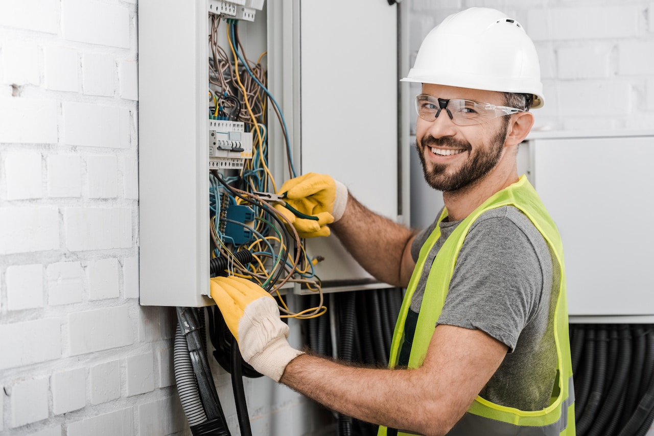 You are currently viewing Tips for Expanding Your Electrical Business
