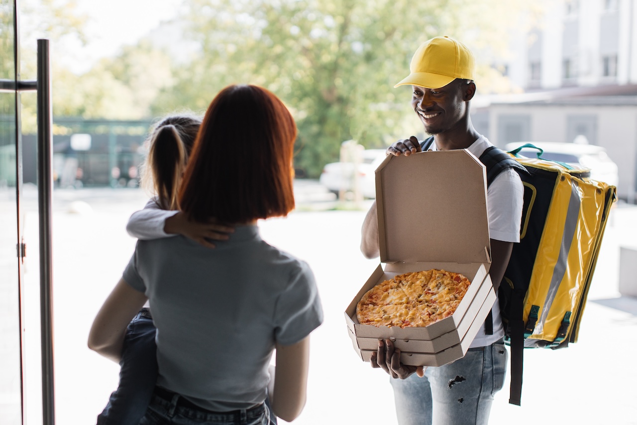 Read more about the article Does Restaurant Insurance Cover Delivery Drivers and Third-Party Apps?